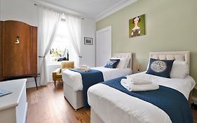 Cozy With Character Vibrant Cottage Style Flat At Leith Links Park